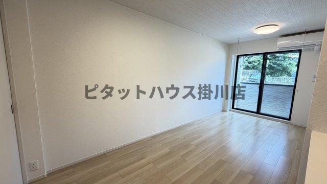 掛川市高御所アパート リビング