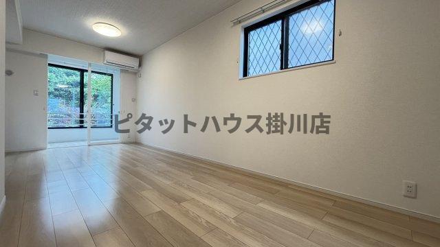 掛川市杉谷南アパート リビング