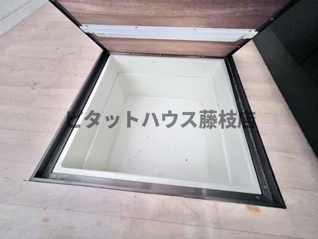 焼津市小土アパート 収納
