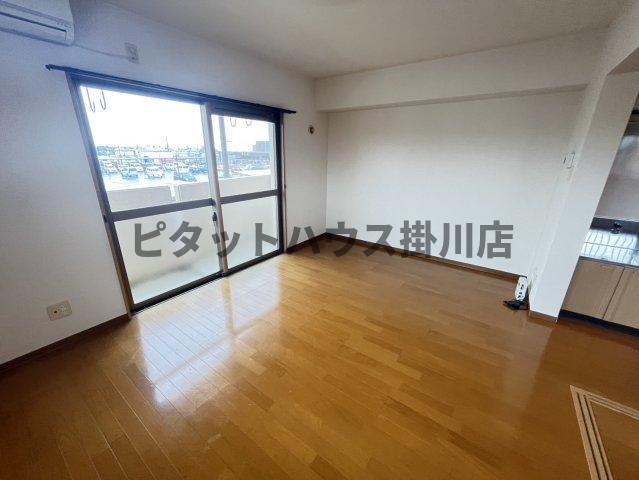 袋井市川井アパート リビング