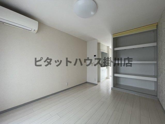 袋井市諸井アパート リビング