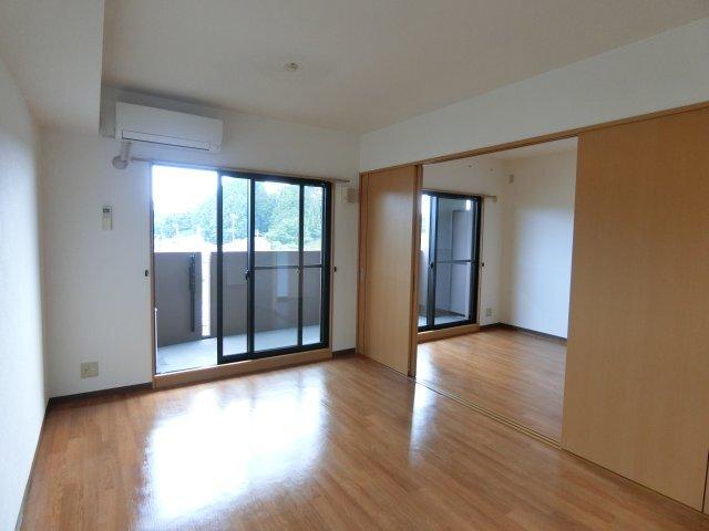 掛川市高御所アパート リビング
