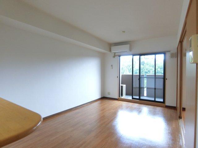 掛川市高御所アパート リビング