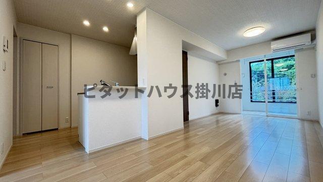 掛川市杉谷南アパート リビング