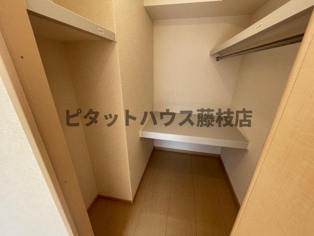 焼津市石津アパート 収納