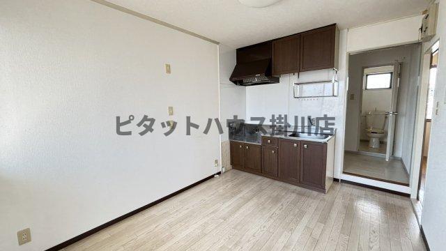 袋井市久能アパート リビング