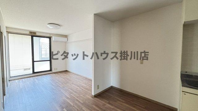 袋井市葵町アパート リビング