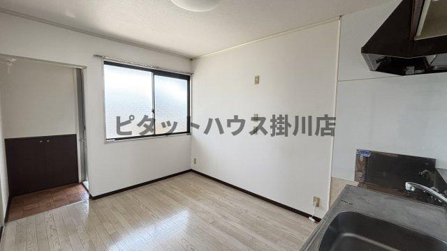 袋井市久能アパート リビング