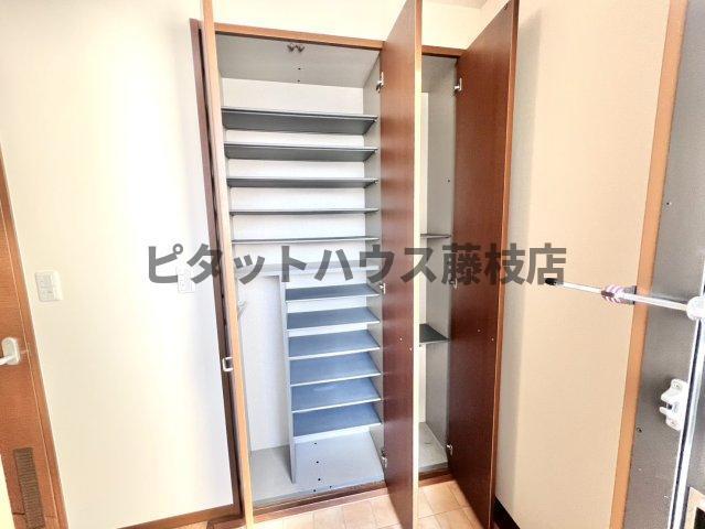 焼津市三ケ名アパート 収納