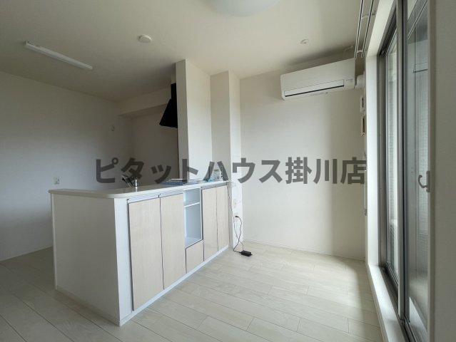 磐田市三ケ野台アパート リビング