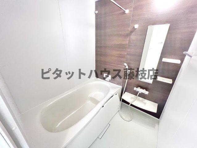 焼津市三ケ名アパート バス／シャワー
