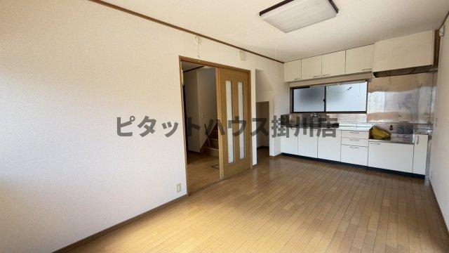 掛川市下俣一戸建 リビング