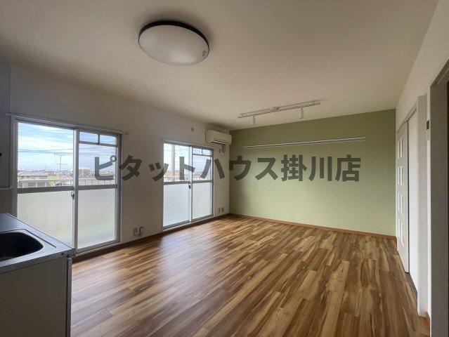 磐田市上本郷アパート リビング