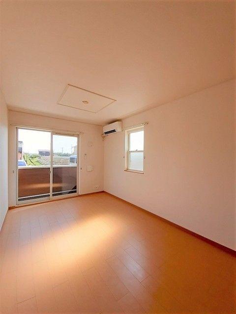 袋井市村松アパート リビング
