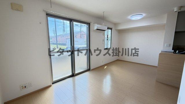 袋井市久能アパート リビング