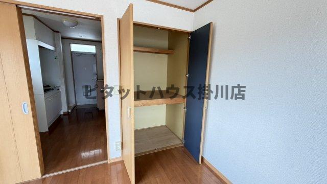 掛川市高御所アパート 収納