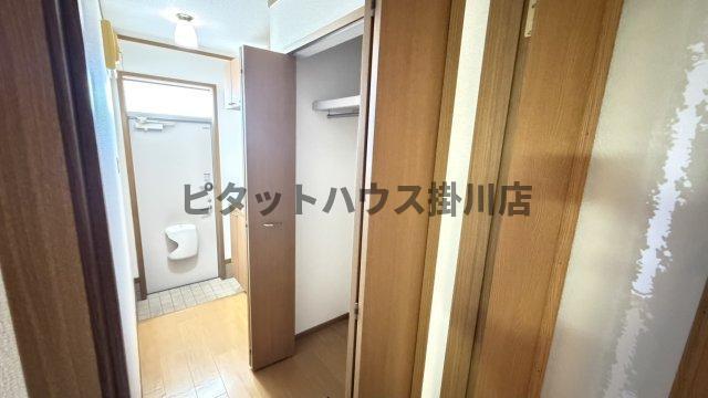 掛川市上西郷アパート 玄関