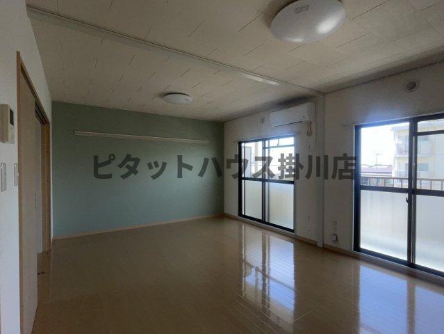 磐田市上本郷アパート リビング