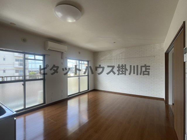 磐田市上本郷アパート リビング