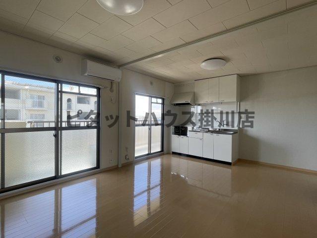 磐田市上本郷アパート リビング