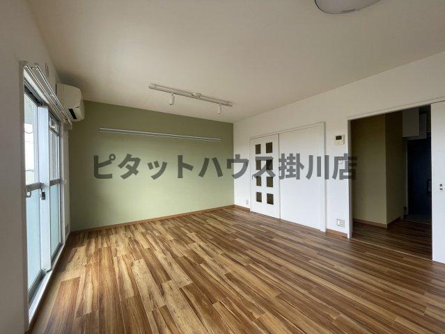 磐田市上本郷アパート リビング