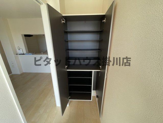 磐田市上大之郷アパート 収納