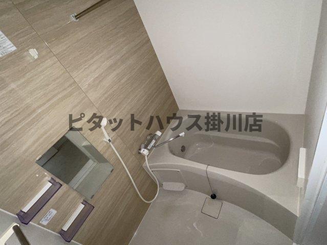 磐田市三ケ野台アパート バス／シャワー