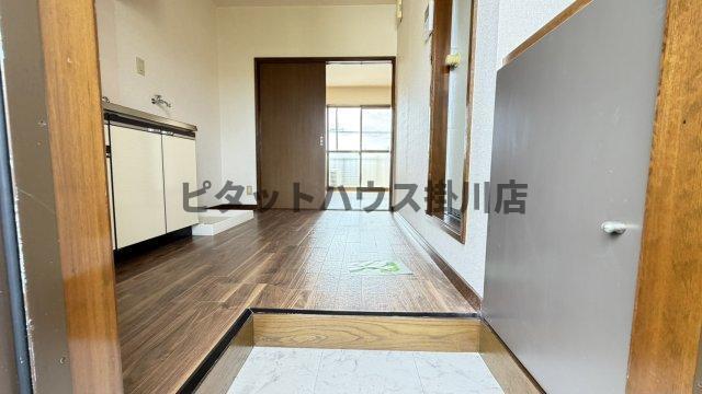菊川市嶺田アパート 玄関