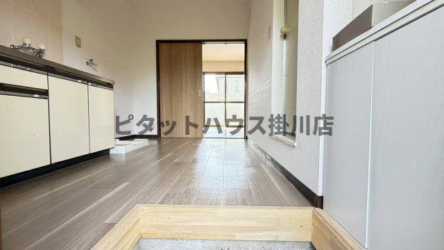 菊川市嶺田アパート 玄関