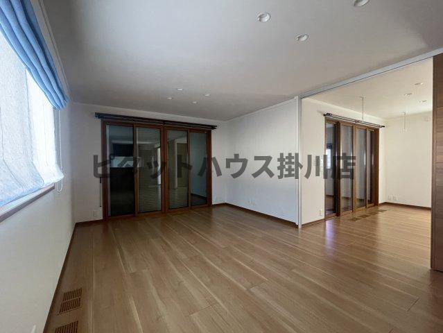 磐田市明ケ島一戸建 リビング