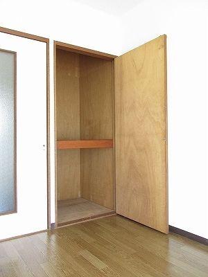 袋井市宇刈アパート 収納