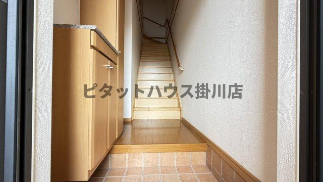 菊川市赤土アパート 玄関