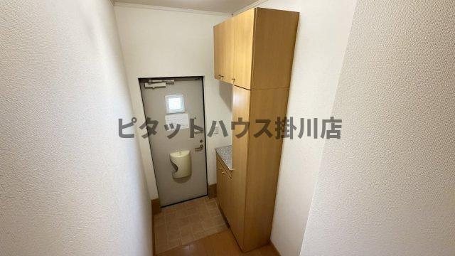 菊川市赤土アパート 玄関
