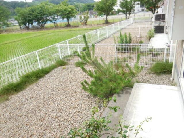 牧之原市坂部アパート 庭