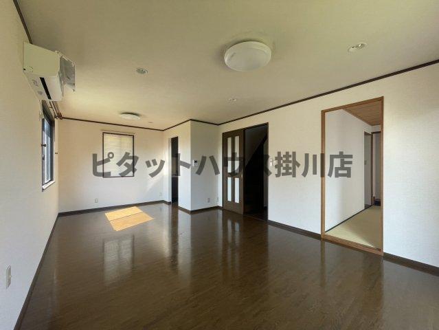 磐田市福田中島一戸建 リビング