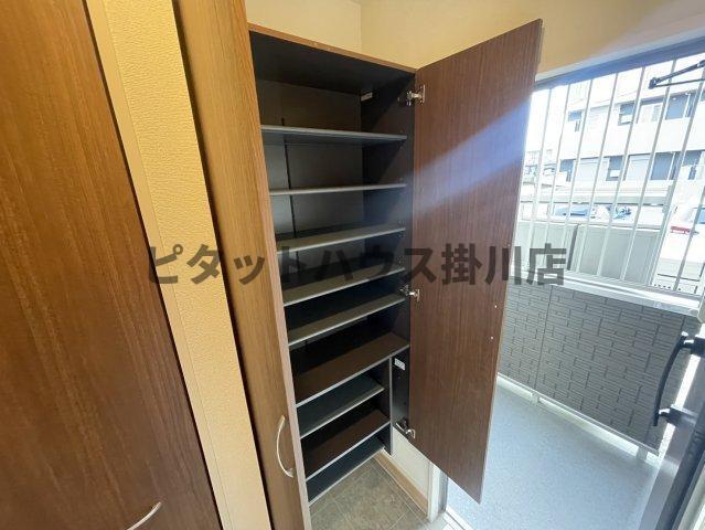 磐田市上大之郷アパート 収納