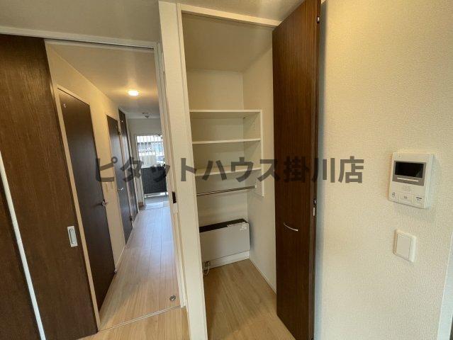 磐田市上大之郷アパート 収納