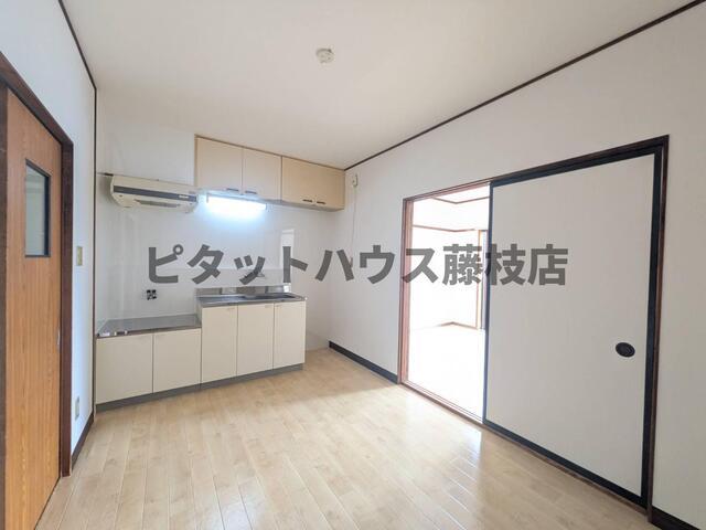 藤枝市瀬戸新屋アパート リビング