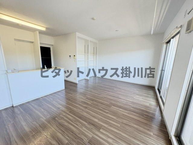 袋井市愛野南アパート リビング