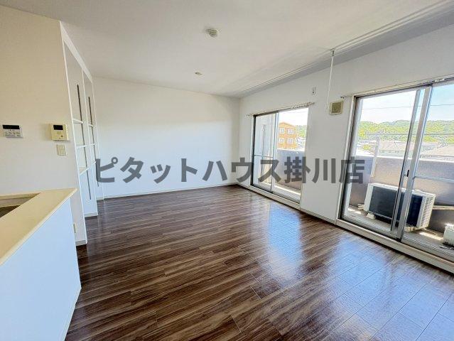 袋井市愛野南アパート リビング
