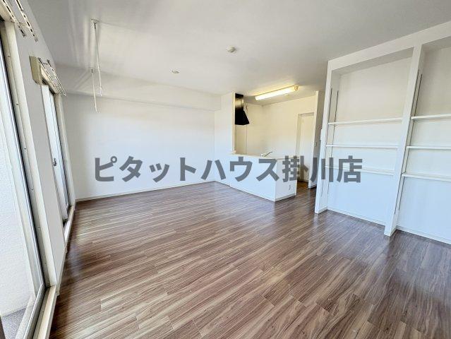 袋井市愛野南アパート リビング