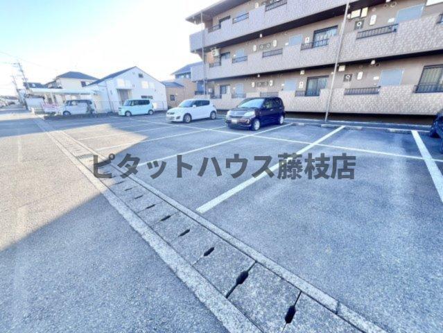 焼津市石津中町マンション 駐車場