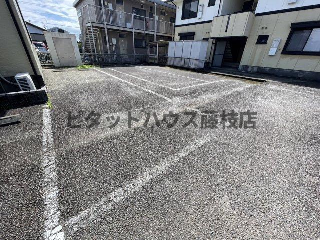 メゾンボナールA（202） 駐車場