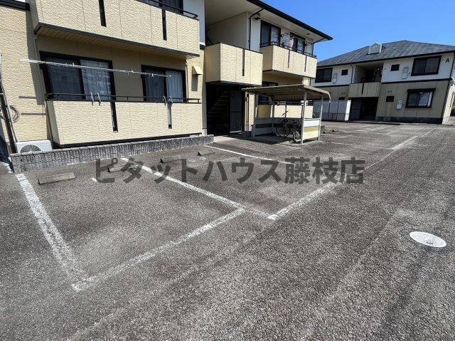 メゾンボナールC号棟（101） 駐車場