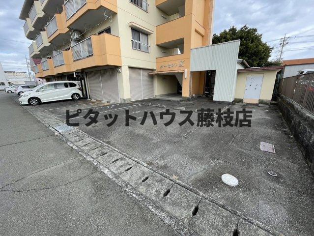 焼津市西小川アパート 駐車場