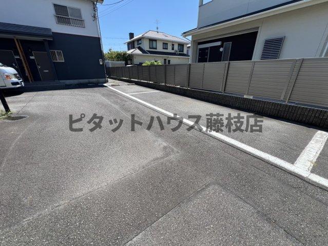焼津市石津アパート 駐車場