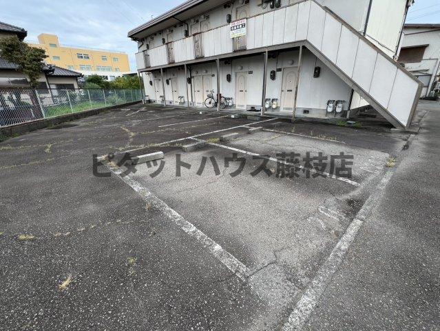 焼津市三ケ名アパート 駐車場