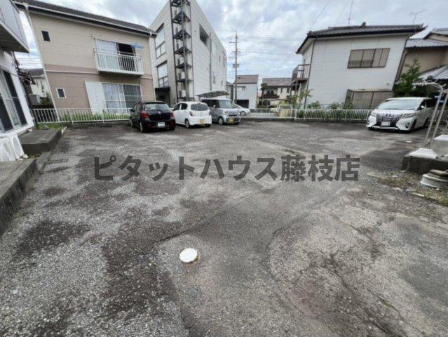 焼津市焼津アパート 駐車場