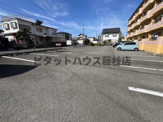 焼津市石津港町マンション 駐車場