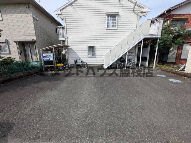 藤枝市与左衛門アパート 駐車場
